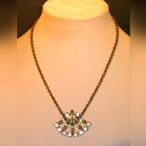 BANANA REPUBLIC TREASURE FAN NECKLACE NWT 17"+2"